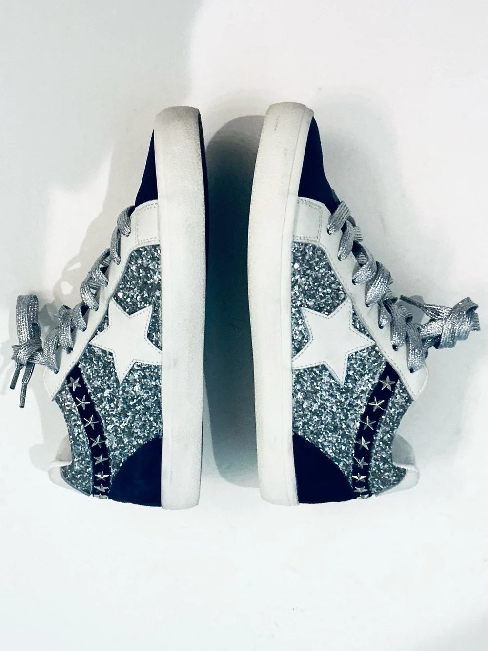 VINTAGE HAVANA, Yaya Glitter Low-Top Sneaker in Navy/Silver Multi, Size 8